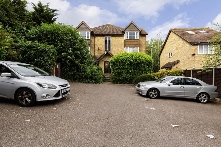 Luxury Studio in a Peaceful location Snowdon Drive, Hendon 